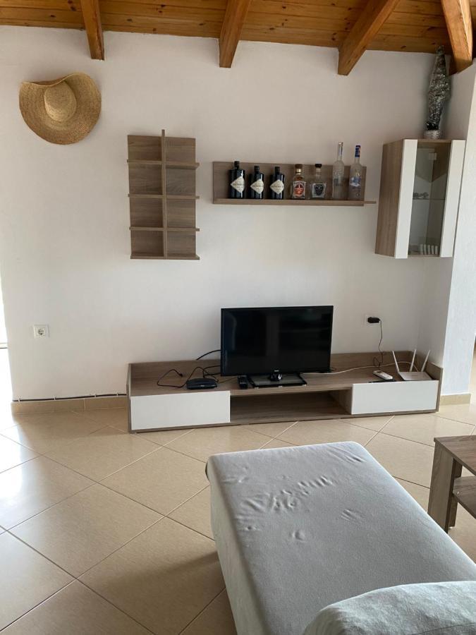 L.t. 5th Street Apartment Sarande