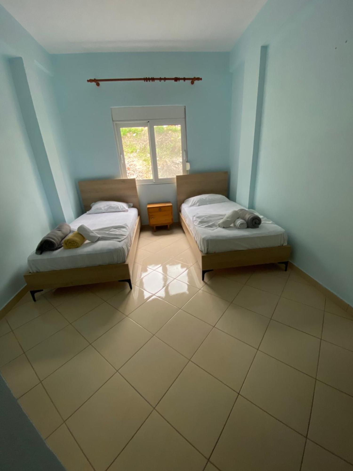 L.t. 5th Street Apartment Sarande