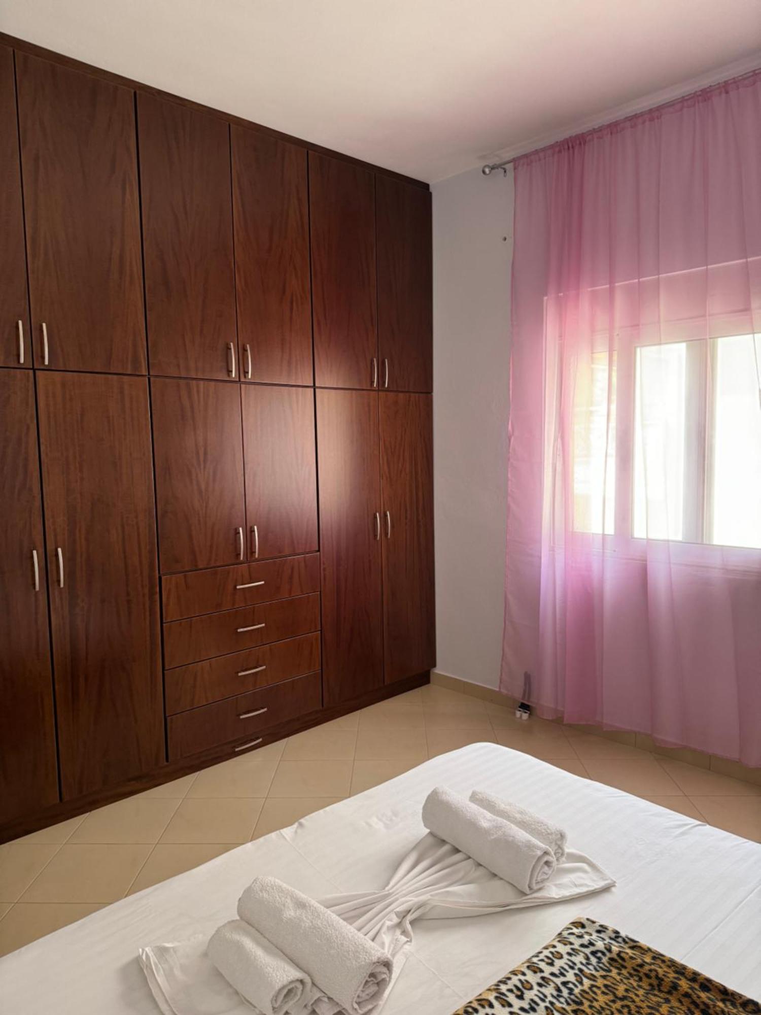 L.t. 5th Street Apartment Sarande